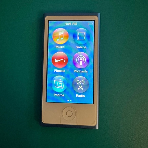 Apple iPod Nano 7th Generation 16GB Blue - Picture 2 of 3